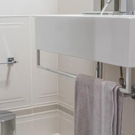 Petra Luxury And * Corinth