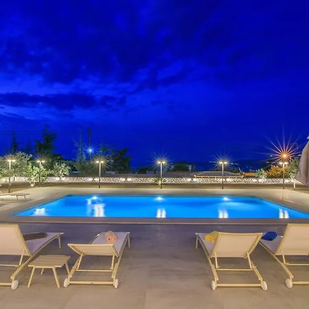 Petra Luxury And Corinth